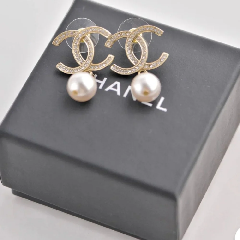 CHANEL Gold CC Crystal Pearl Drop Earrings - Picture 1 of 5